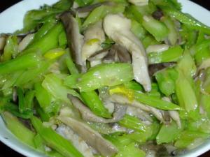 平菇炒西芹