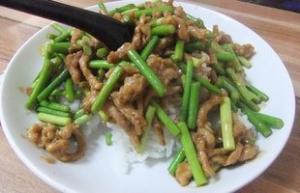 蒜苔肉丝盖浇饭