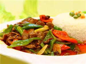 青椒炒肉盖浇饭